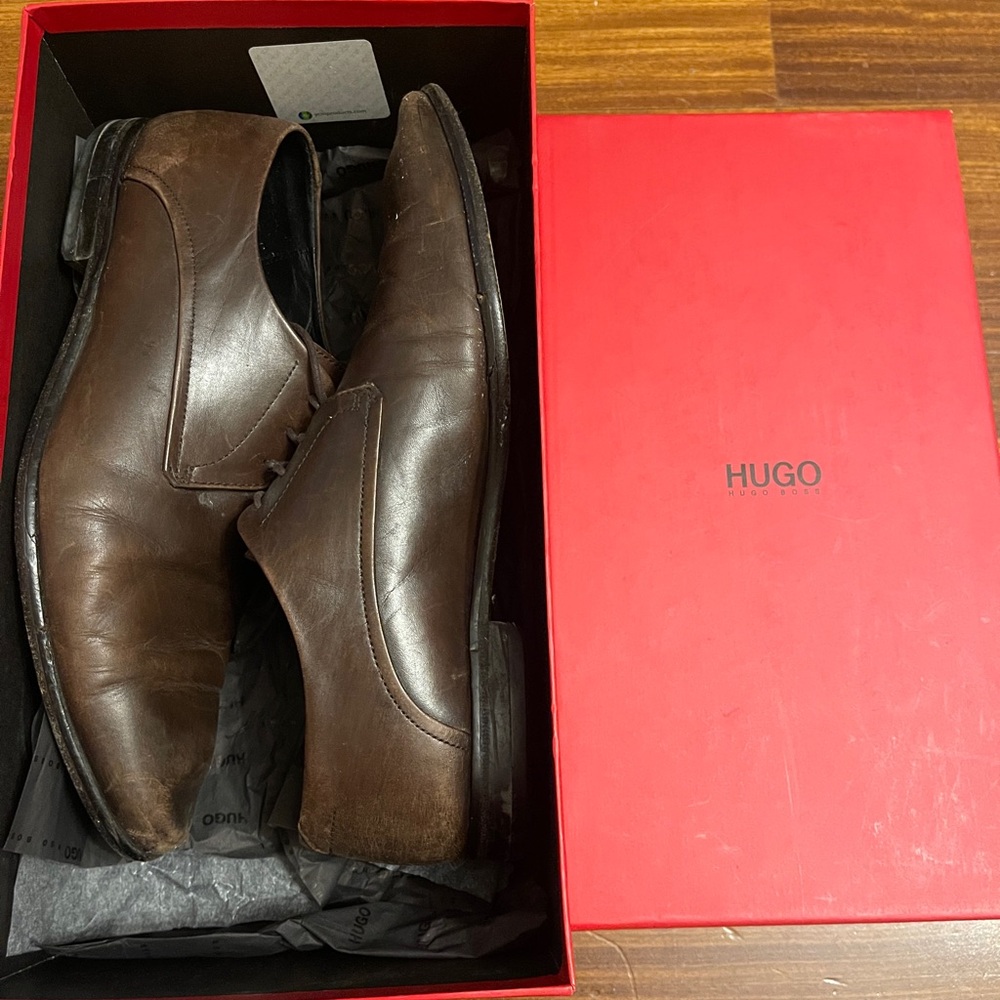 Hugo Boss men’s brown leather dress shoes size 10